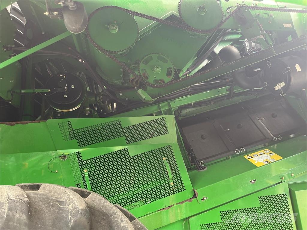 John Deere S685 Combine harvesters