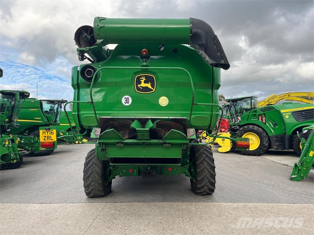 John Deere S685 Combine harvesters