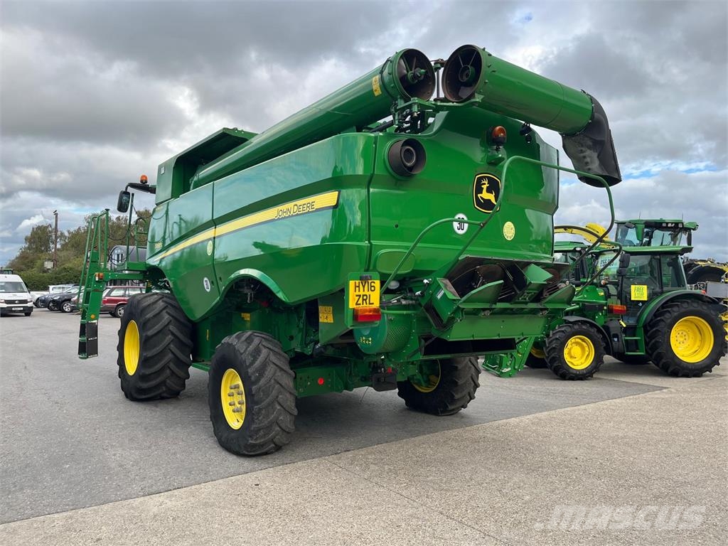 John Deere S685 Combine harvesters