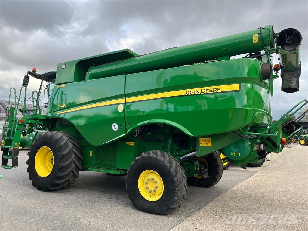 John Deere S685 Combine harvesters