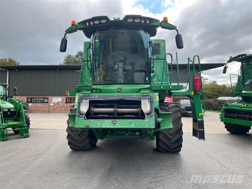 John Deere S685 Combine harvesters
