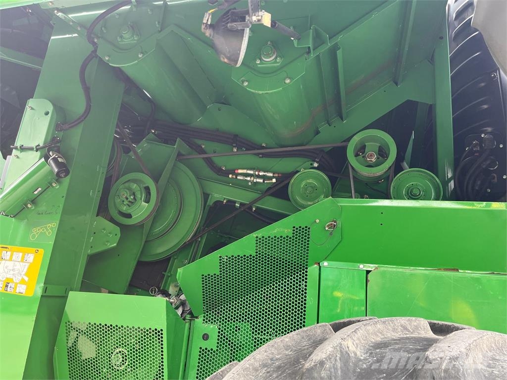 John Deere S685 Combine harvesters