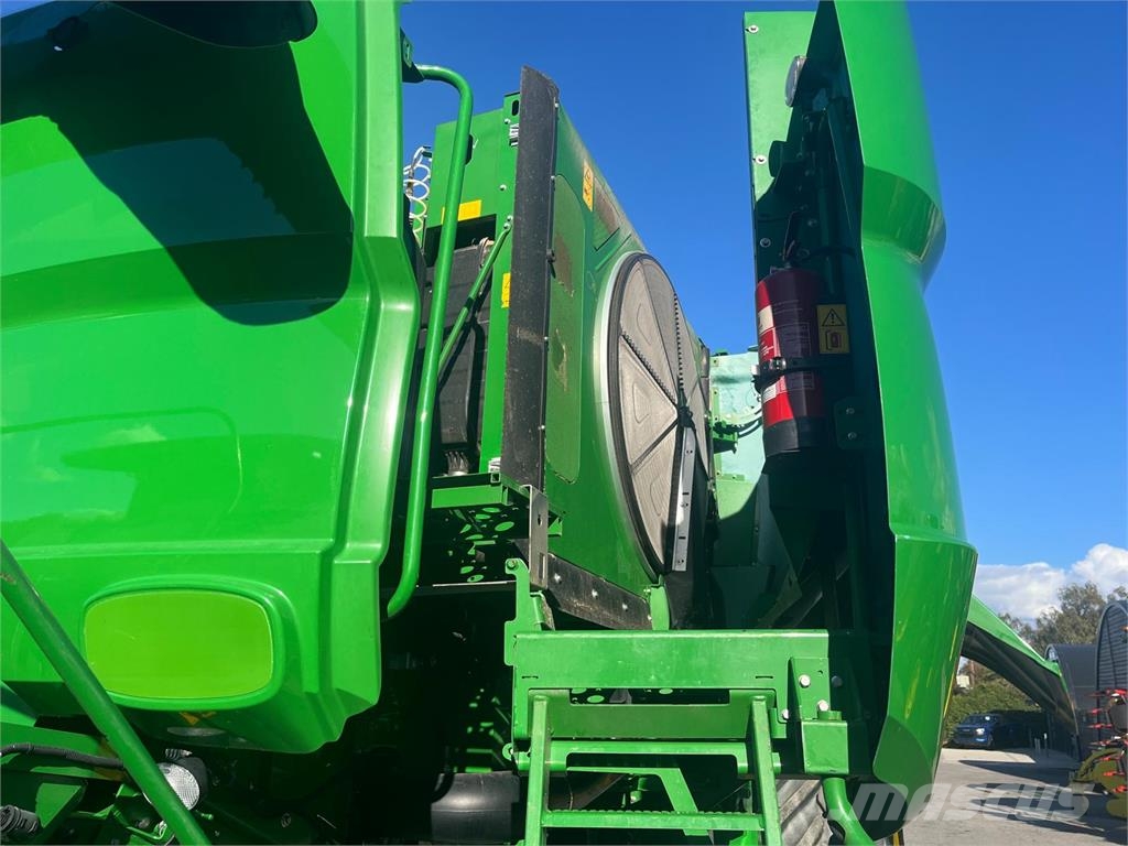 John Deere S780 Combine harvesters