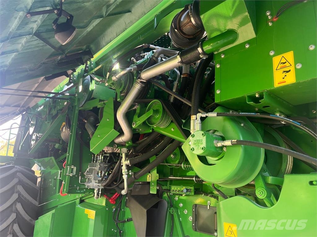 John Deere S780 Combine harvesters