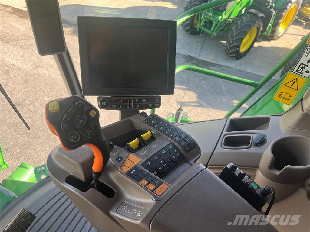 John Deere S780 Combine harvesters