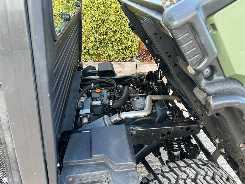 John Deere XUV 865M ATVs