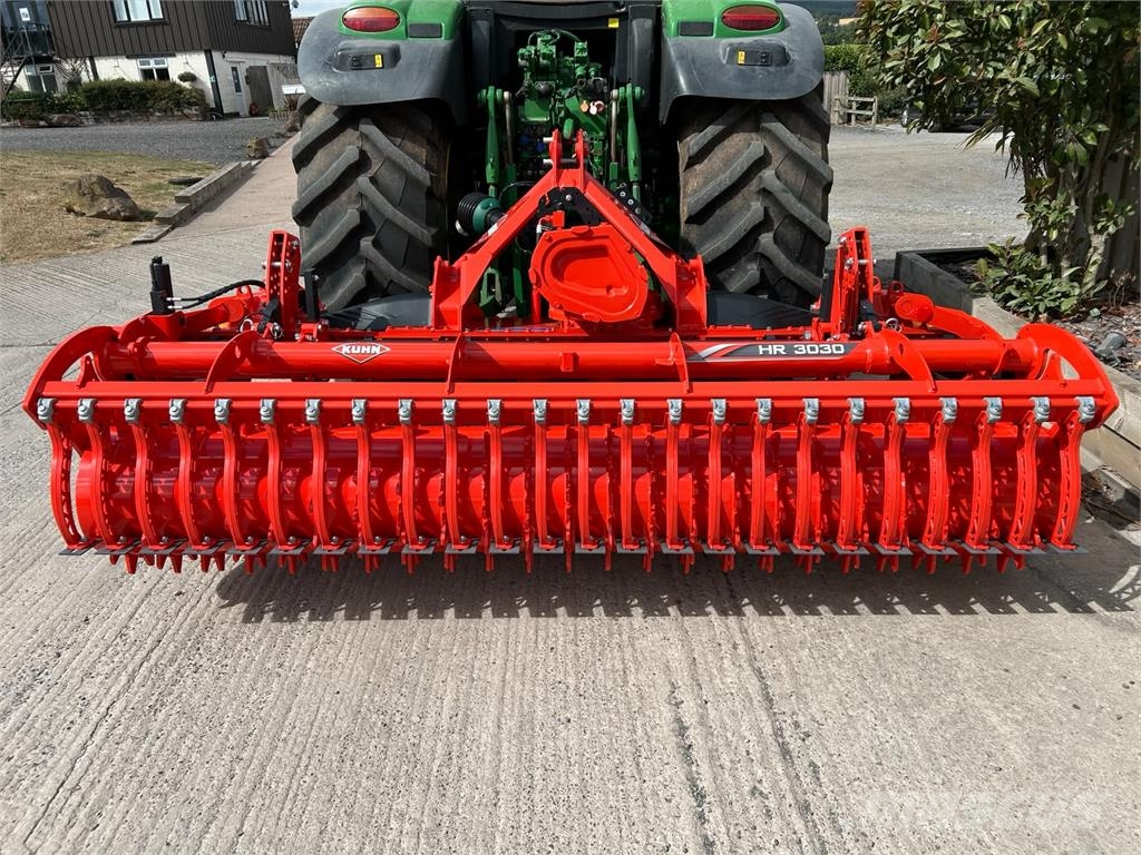 Kuhn HR3030 الكاسحات وقلابات التربة ذات المحركات