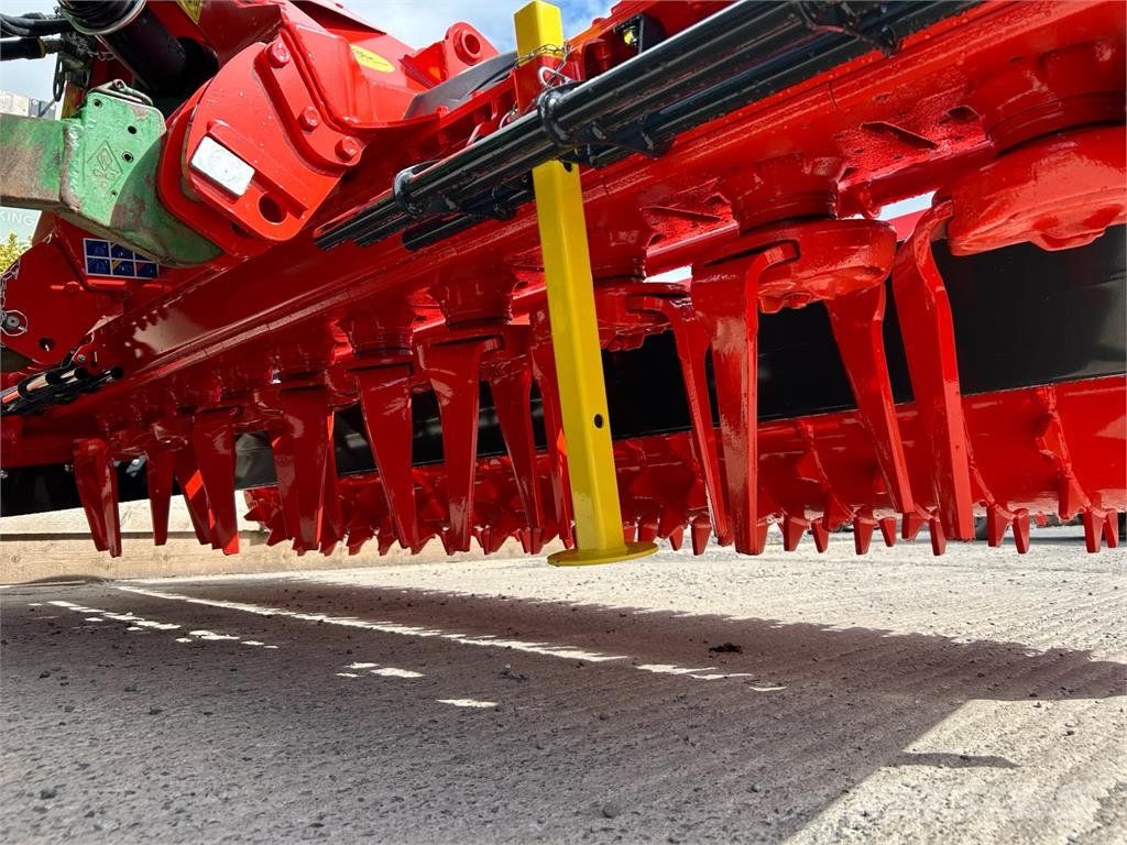Kuhn HR3030 الكاسحات وقلابات التربة ذات المحركات
