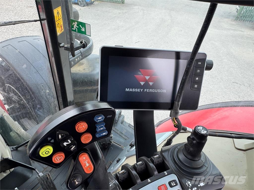 Massey Ferguson MF 8740 S Tractors
