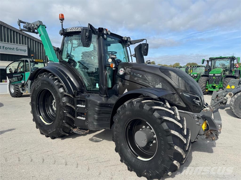 Valtra  Traktoriai