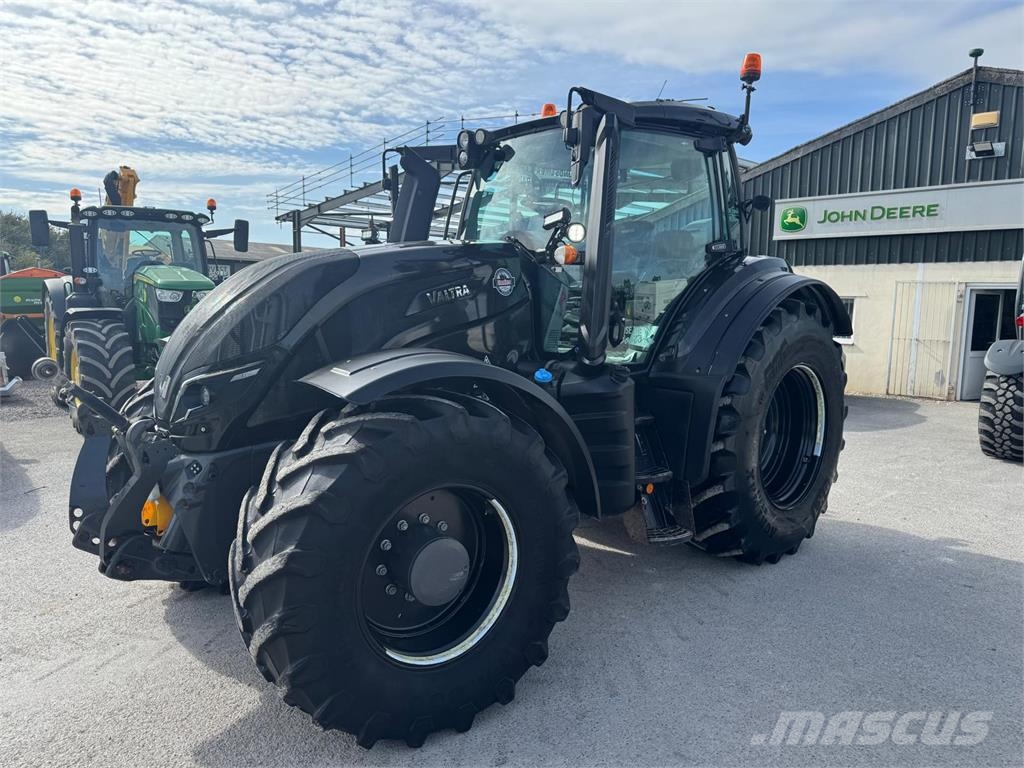 Valtra  Traktoriai