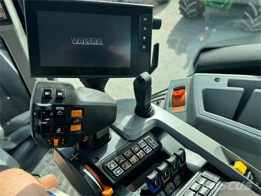 Valtra  Traktoriai