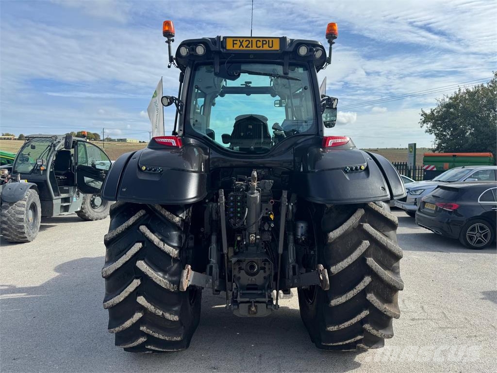 Valtra  Traktoriai