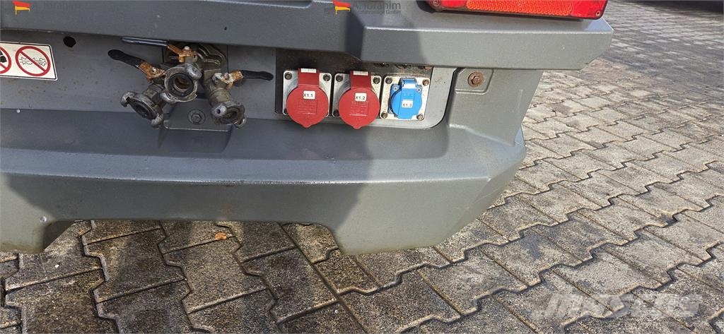 Atlas Copco XAS 68 KDG Kompressor mit Generator 12 KVA einsatz معدات البناء - غير ذلك