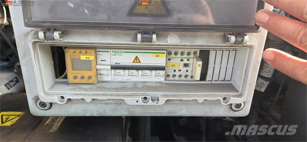 Atlas Copco XAS 68 KDG Kompressor mit Generator 12 KVA einsatz معدات البناء - غير ذلك