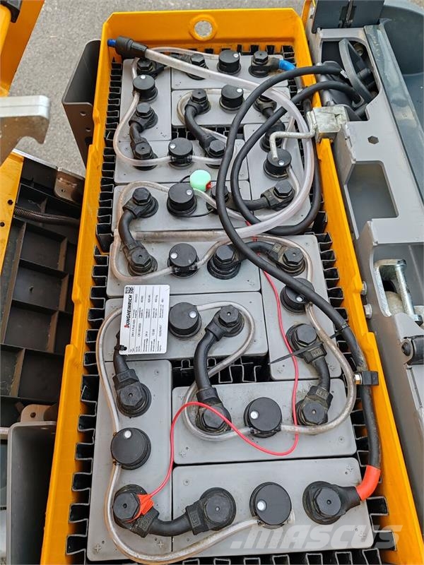 Jungheinrich ECE 225 2.4m معدات الرفع متوسط المستوى