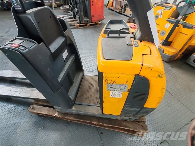 Jungheinrich ECE225 2400mm, DEFECT Medium lift order picker