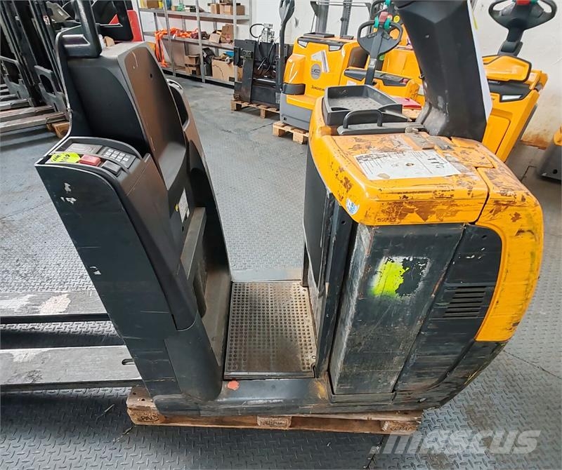 Jungheinrich ECE225 2400mm bad battery Medium lift order picker