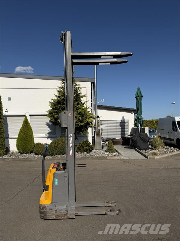 Jungheinrich EJC 112 2.9m/ cold store Platform stackers