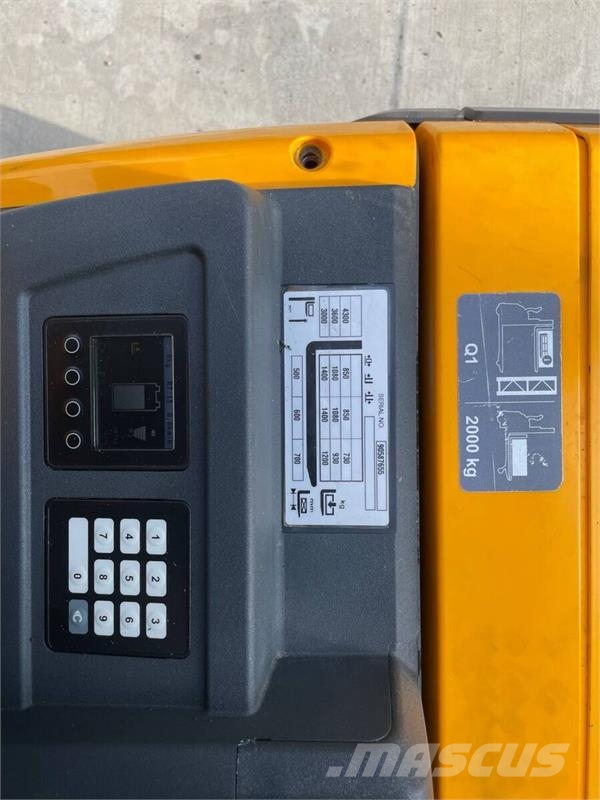 Jungheinrich ERC 214z Elektriskie palešu vilcēji