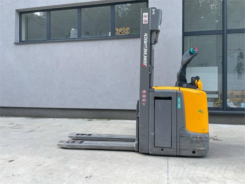 Jungheinrich ERC 214z Elektriskie palešu vilcēji