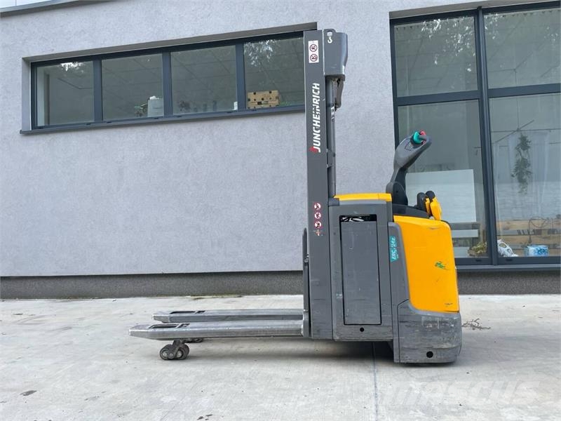 Jungheinrich ERC 214z Elektriskie palešu vilcēji