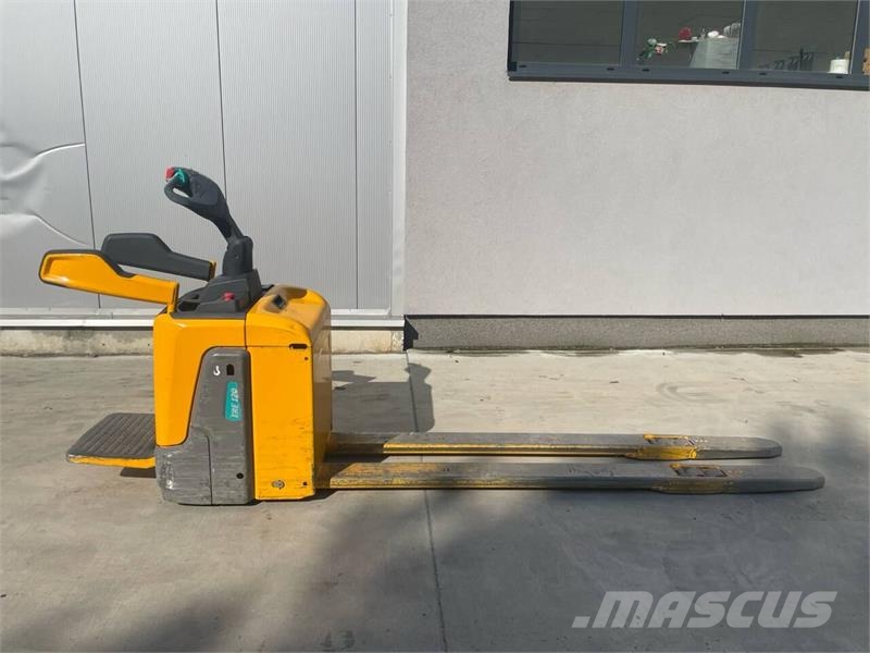 Jungheinrich ERE 120 2400mm 50% batt 경량 리프터