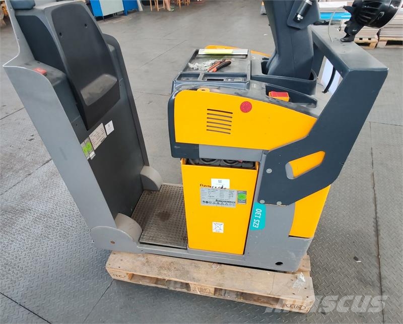 Jungheinrich EZS130 defect Chariot remorqueur