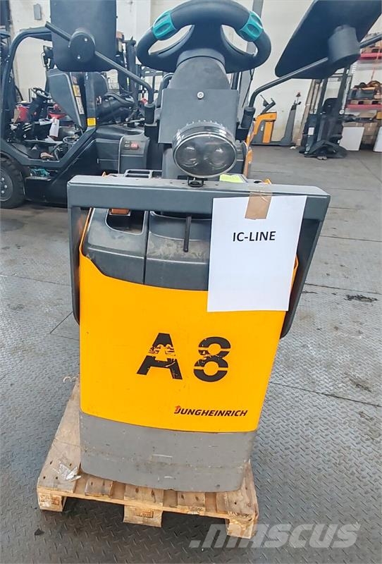 Jungheinrich EZS130 defect Chariot remorqueur