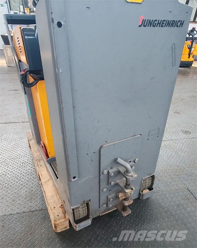 Jungheinrich EZS130 defect Chariot remorqueur
