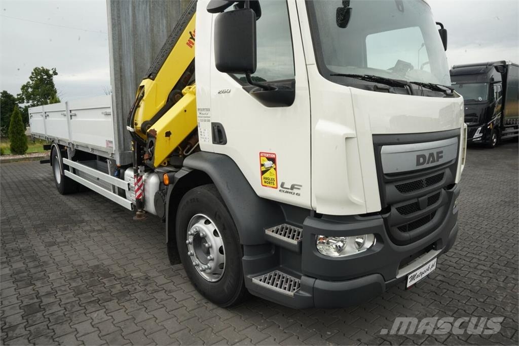 DAF LF 260 / 4X2 / SKRZYNIOWY - 7.30 + HDS HYVA HC 153 Ciężarówki typu Platforma / Skrzynia