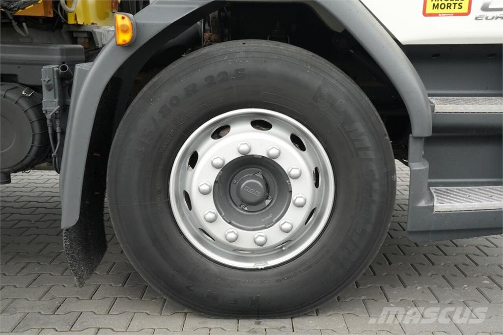 DAF LF 260 / 4X2 / SKRZYNIOWY - 7.30 + HDS HYVA HC 153 Ciężarówki typu Platforma / Skrzynia