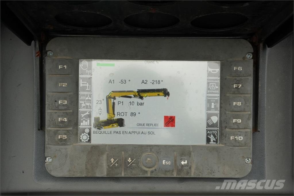 DAF LF 260 / 4X2 / SKRZYNIOWY - 7.30 + HDS HYVA HC 153 Ciężarówki typu Platforma / Skrzynia