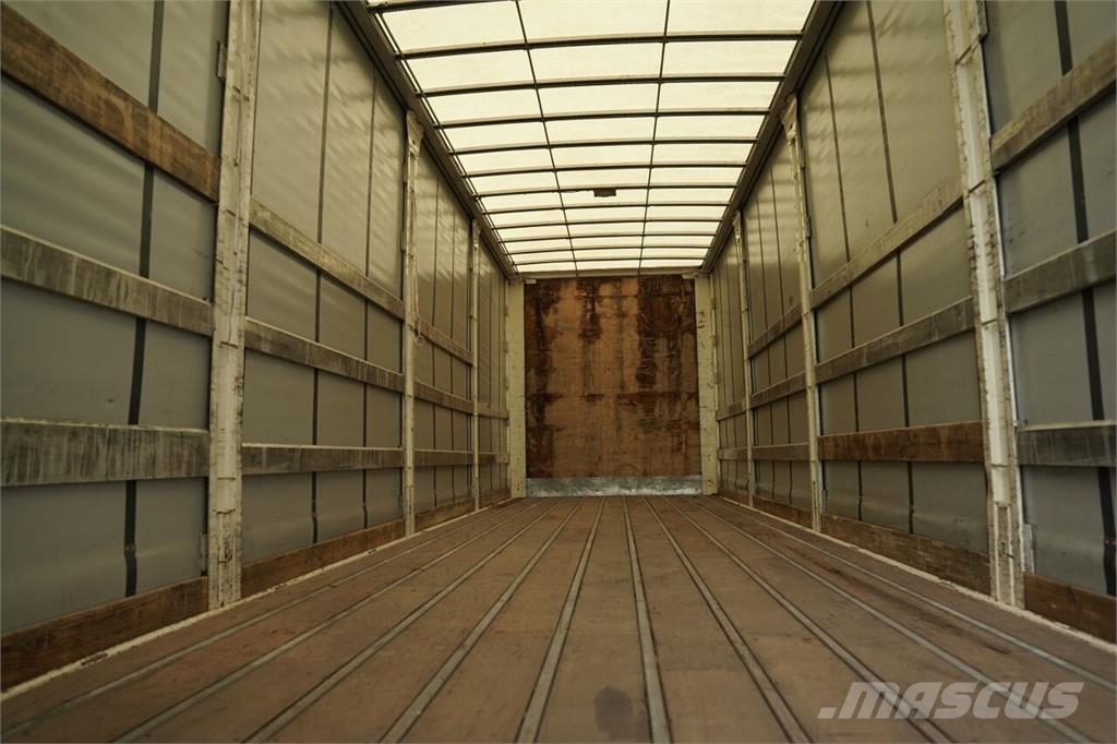 DAF XF 460 Priekabos su tentu