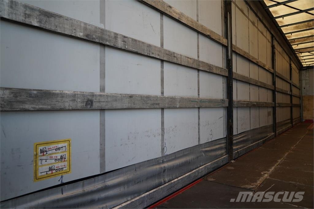 Fliegl  Semirremolques con caja de lona