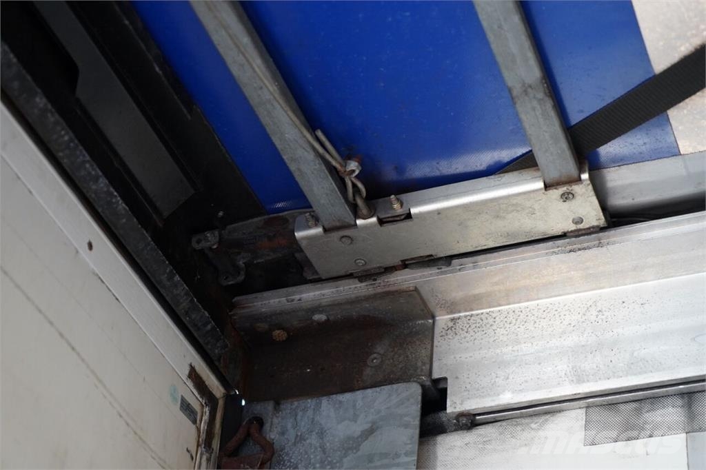 Fliegl  Semirremolques con caja de lona