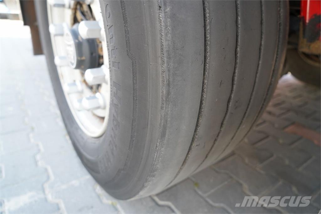 Fliegl  Semirremolques con caja de lona