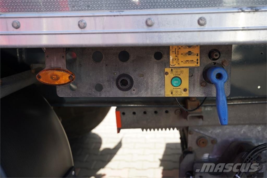 Fruehauf Lettisolert skaptrailer