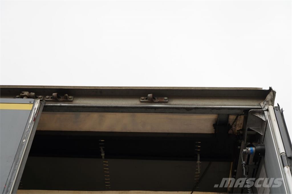 Fruehauf STANDARD Curtainsider semi-trailers