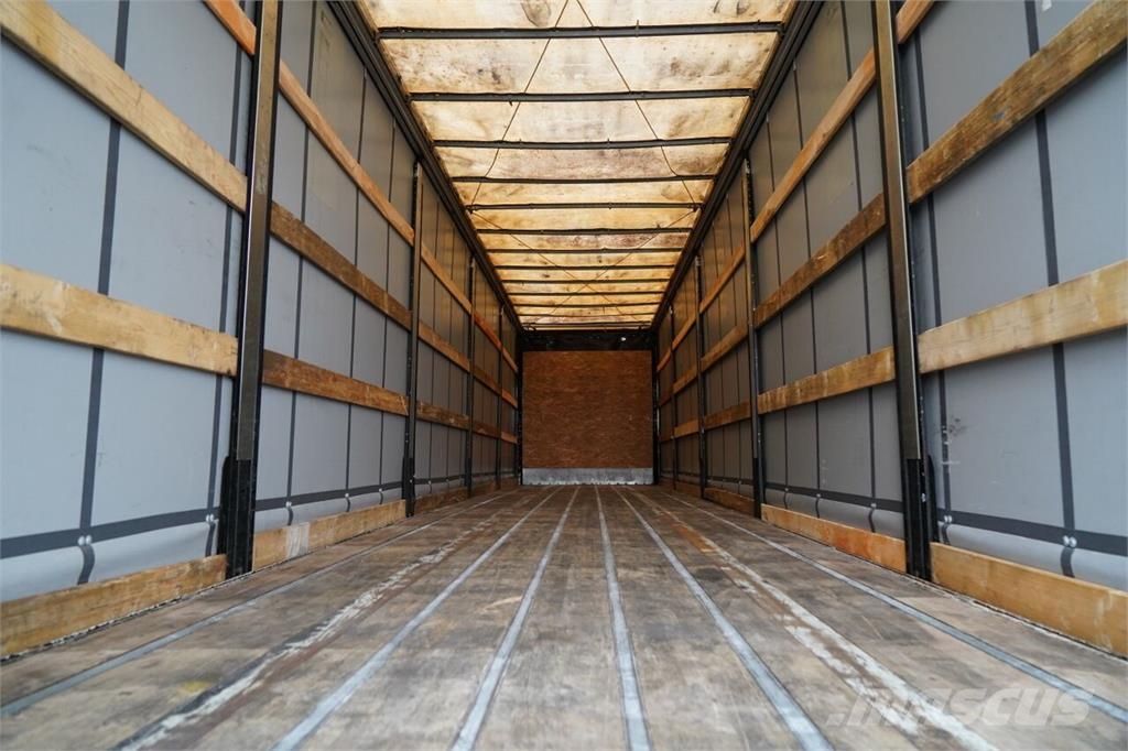 Fruehauf STANDARD Curtainsider semi-trailers