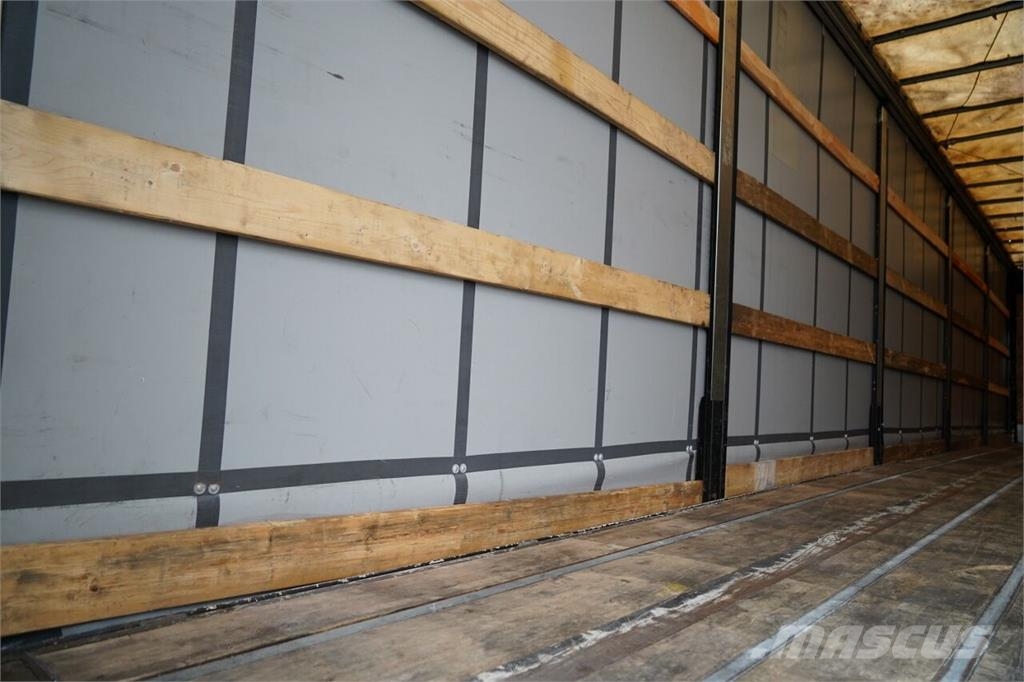 Fruehauf STANDARD Curtainsider semi-trailers