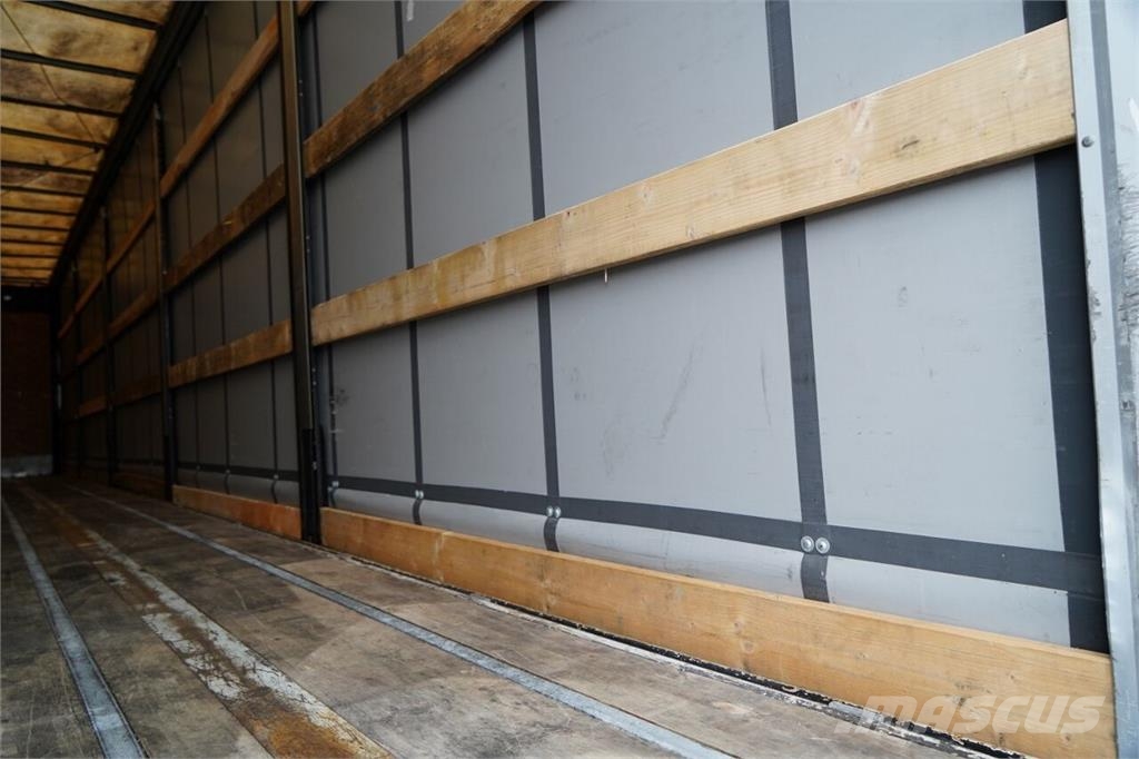 Fruehauf STANDARD Curtainsider semi-trailers