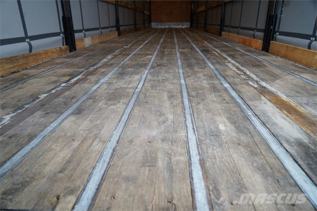 Fruehauf STANDARD Curtainsider semi-trailers