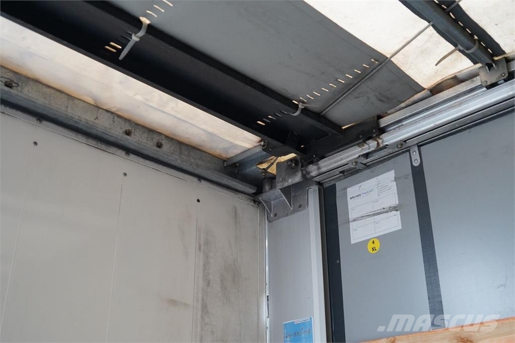 Fruehauf STANDARD Curtainsider semi-trailers