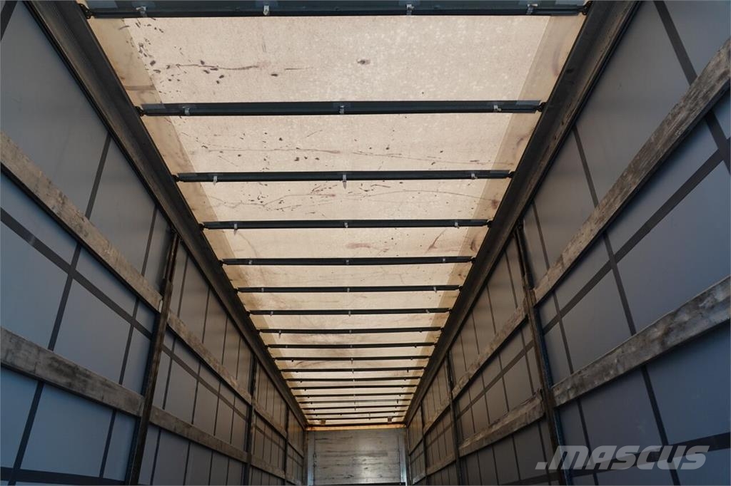 Kögel Semirremolques con caja de lona