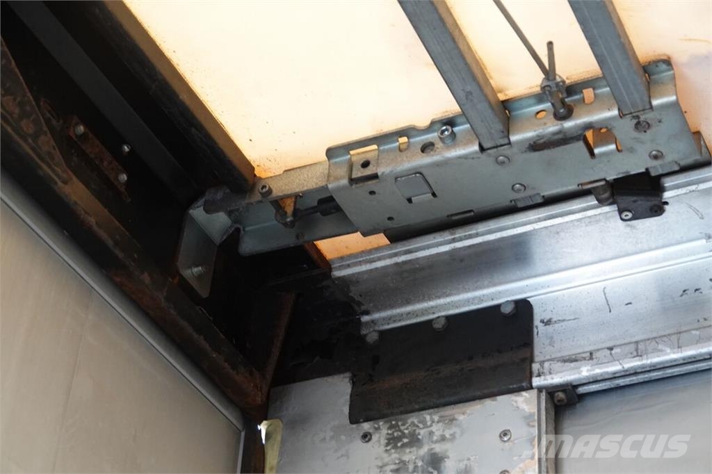 Kögel Semirremolques con caja de lona