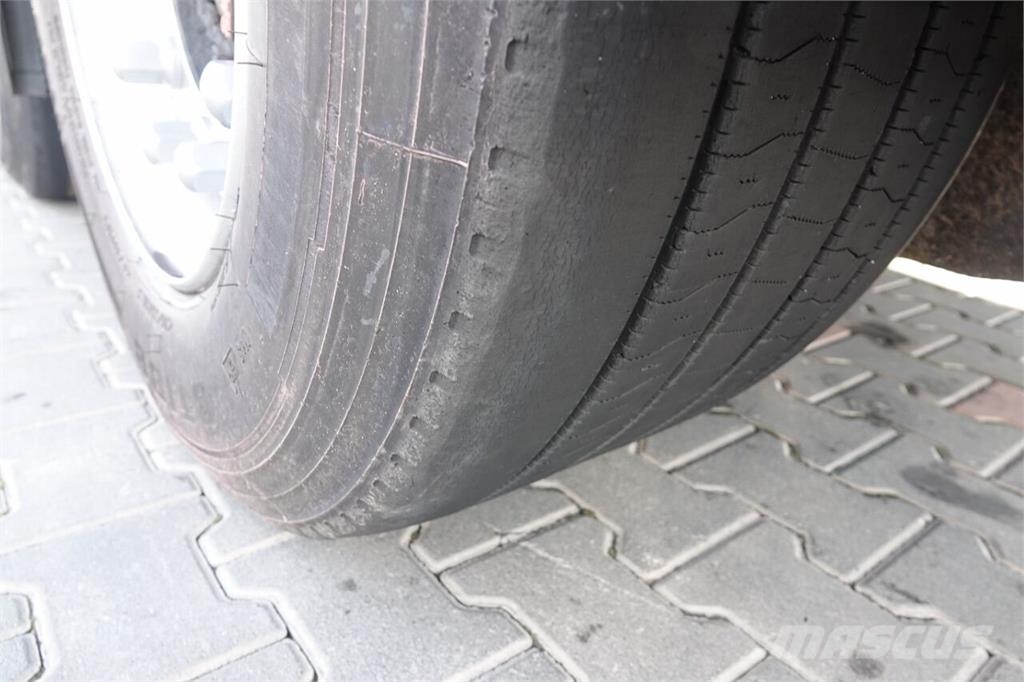 Kögel Semirremolques con caja de lona