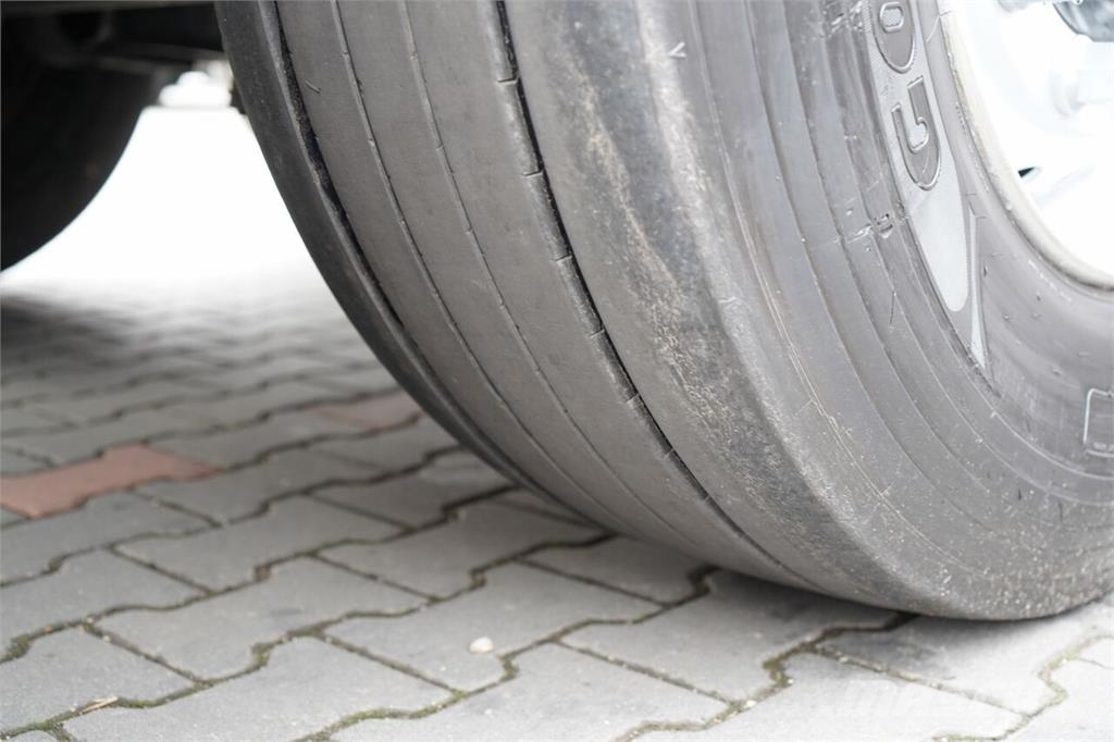 Krone FIRANKA / STANDARD / KOSZ NA PALETY / PLANDEKA ZB Plachtové návesy