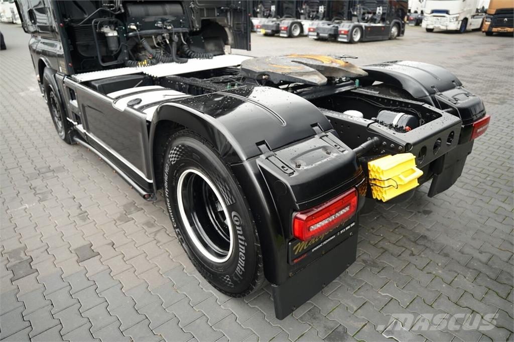 MAN TGX 18.580 / CAŁY NA PODUSZKACH / NAVI RIO / BOG وحدات الجر