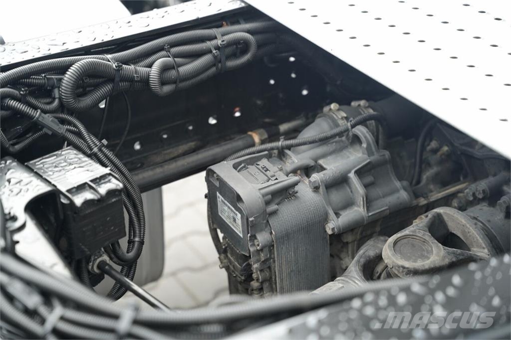 MAN TGX 18.580 / CAŁY NA PODUSZKACH / NAVI RIO / BOG وحدات الجر